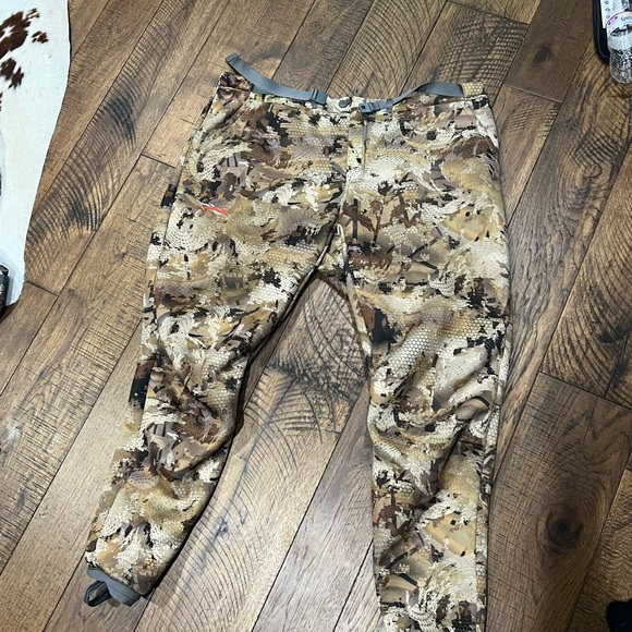 Need to get new ones these are basically new. They don’t fit anymore. - Picture 9 of 11